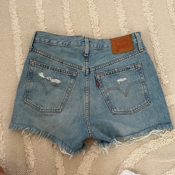 levis 501 high waisted jean shorts - Picture 2 of 4